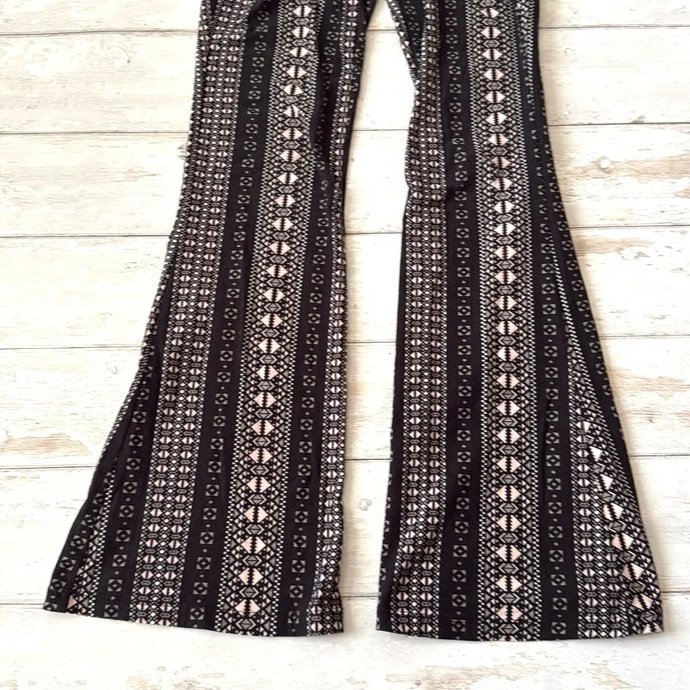 Charlotte Russe S/M Bell Bottom Flare Printed Pants Black White Small Womens
